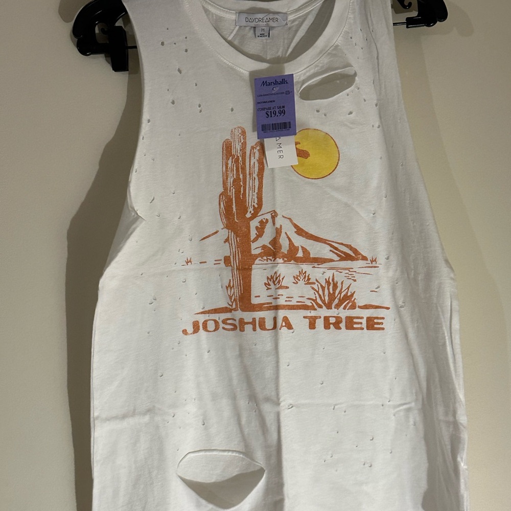 Daydreamer Distressed Joshua Tree T-shirt- Size Medium - NWT
